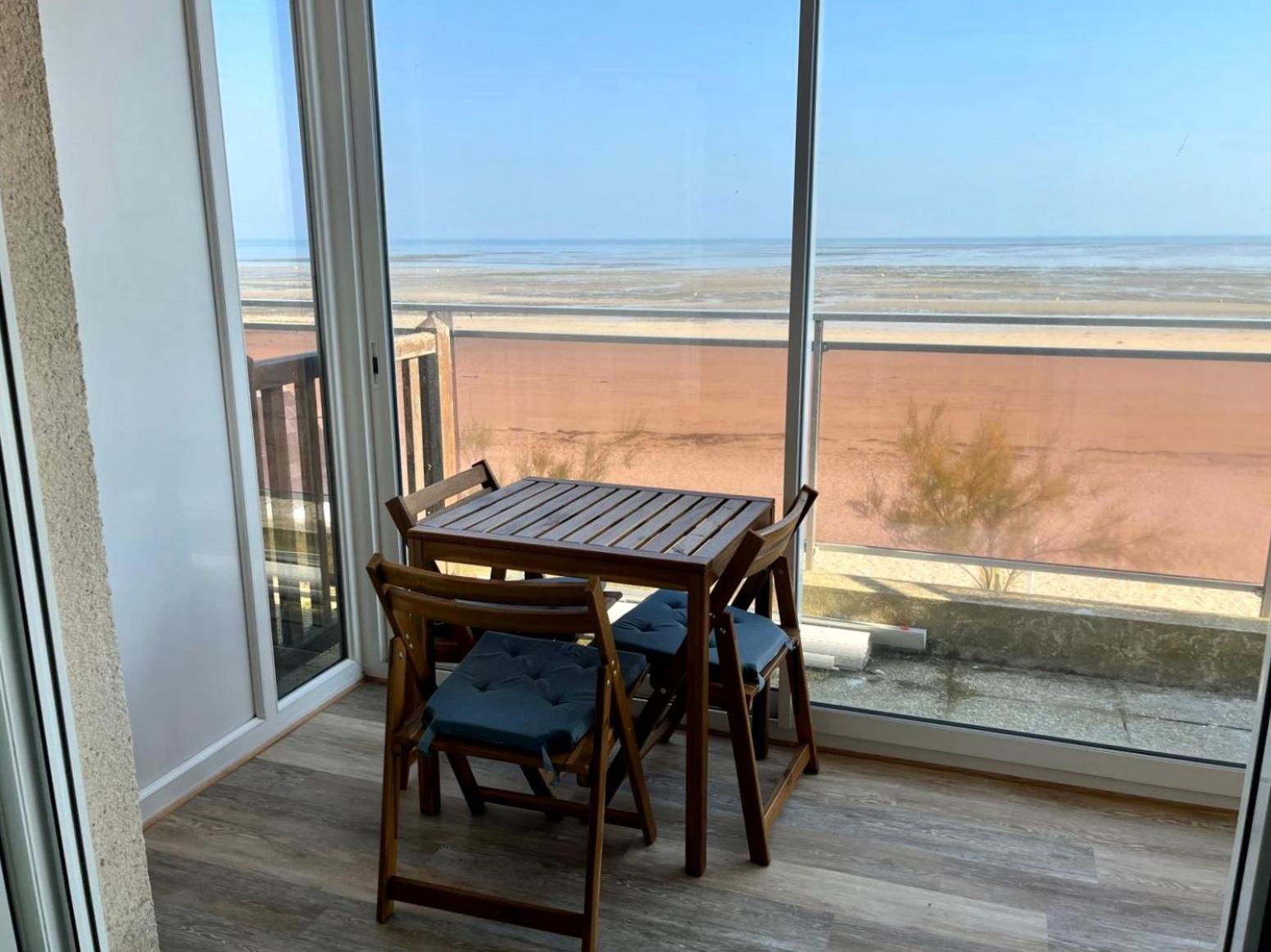 Mettons Les Voiles - Appt Vue Mer Avec Loggia Bernières-sur-Mer Exteriér fotografie