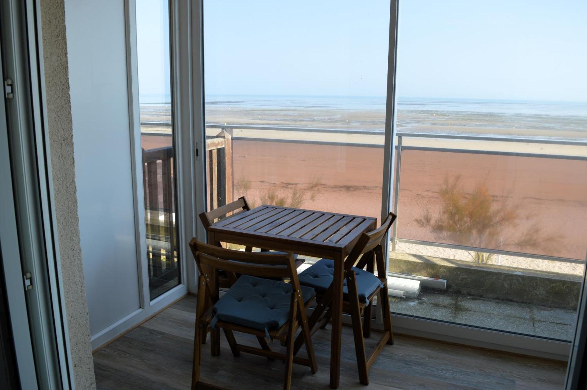 Mettons Les Voiles - Appt Vue Mer Avec Loggia Bernières-sur-Mer Exteriér fotografie
