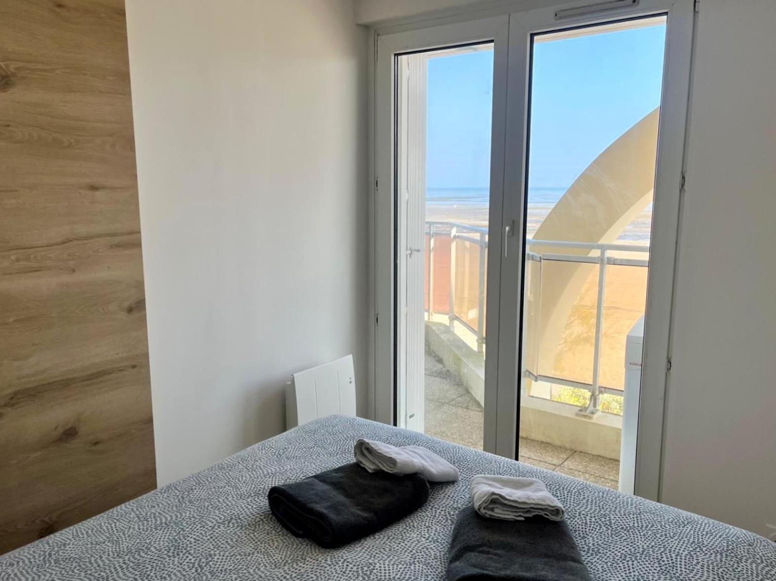 Mettons Les Voiles - Appt Vue Mer Avec Loggia Bernières-sur-Mer Exteriér fotografie